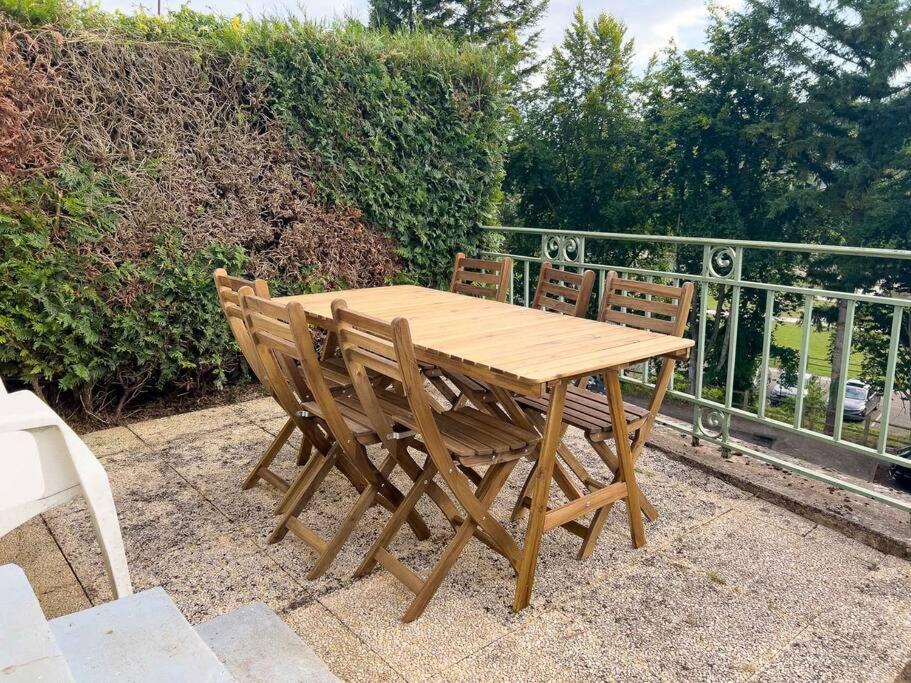Maison Semi-Troglodyte Avec 4 Velos Rochecorbon Exterior photo